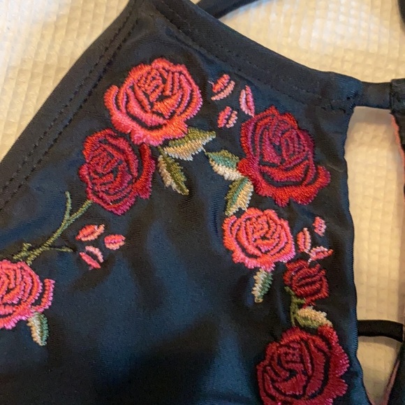 Xhilaration halter woman’s swim top black size XS - Picture 8 of 9